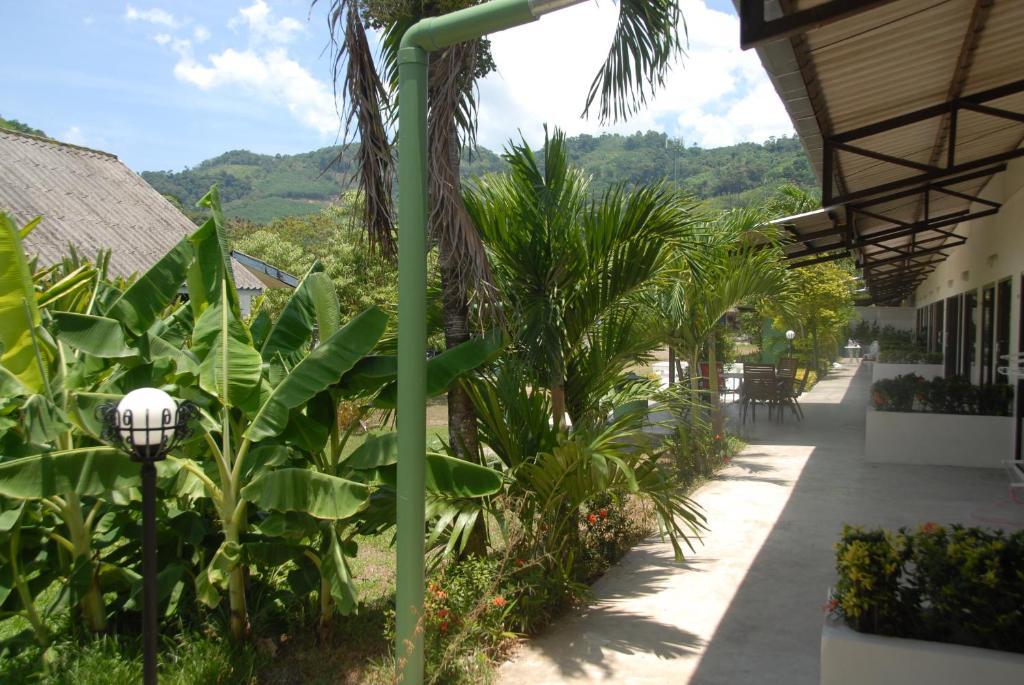 ホテル Phuket Wake Park カトゥー 部屋 写真