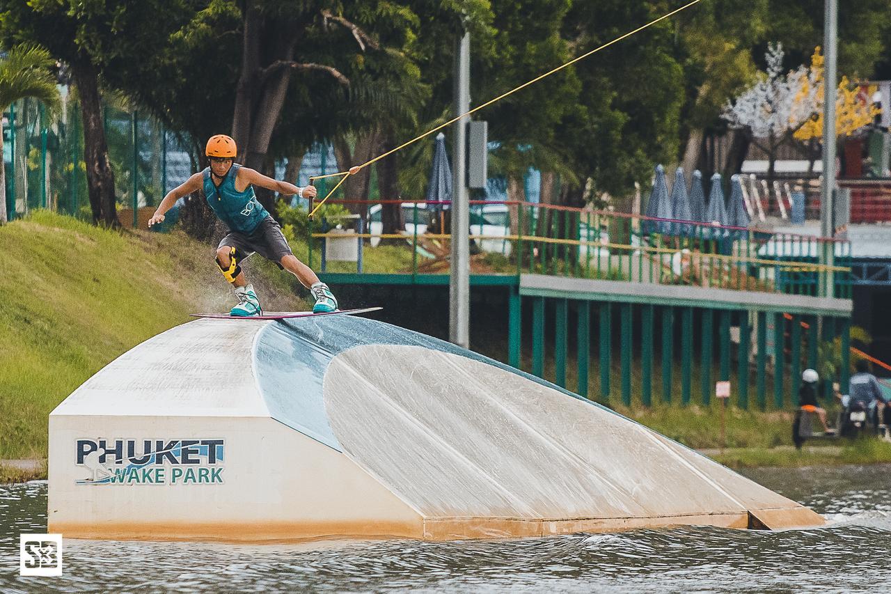 ホテル Phuket Wake Park カトゥー エクステリア 写真