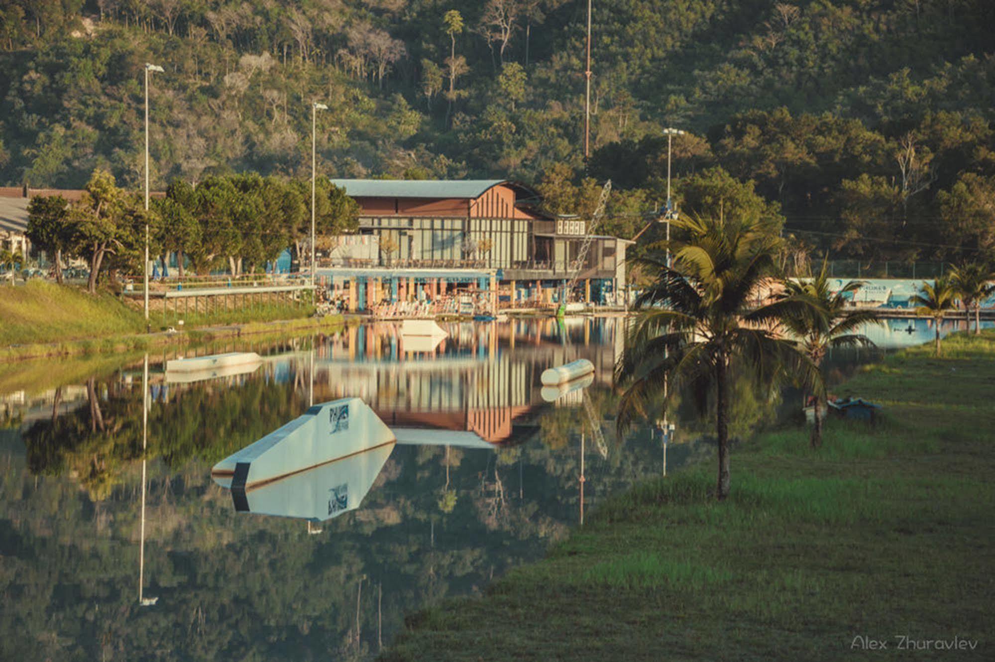 ホテル Phuket Wake Park カトゥー エクステリア 写真