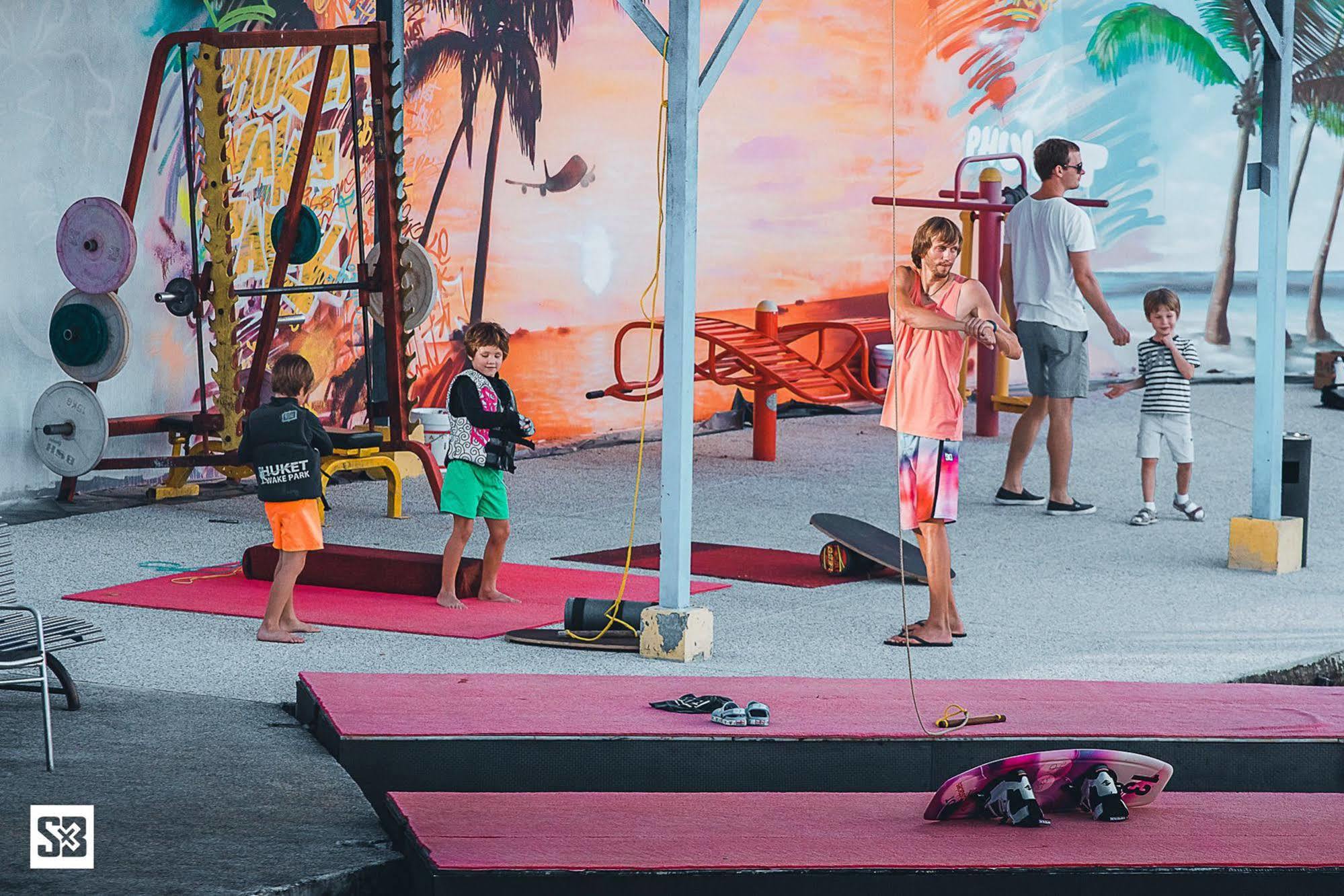 ホテル Phuket Wake Park カトゥー エクステリア 写真