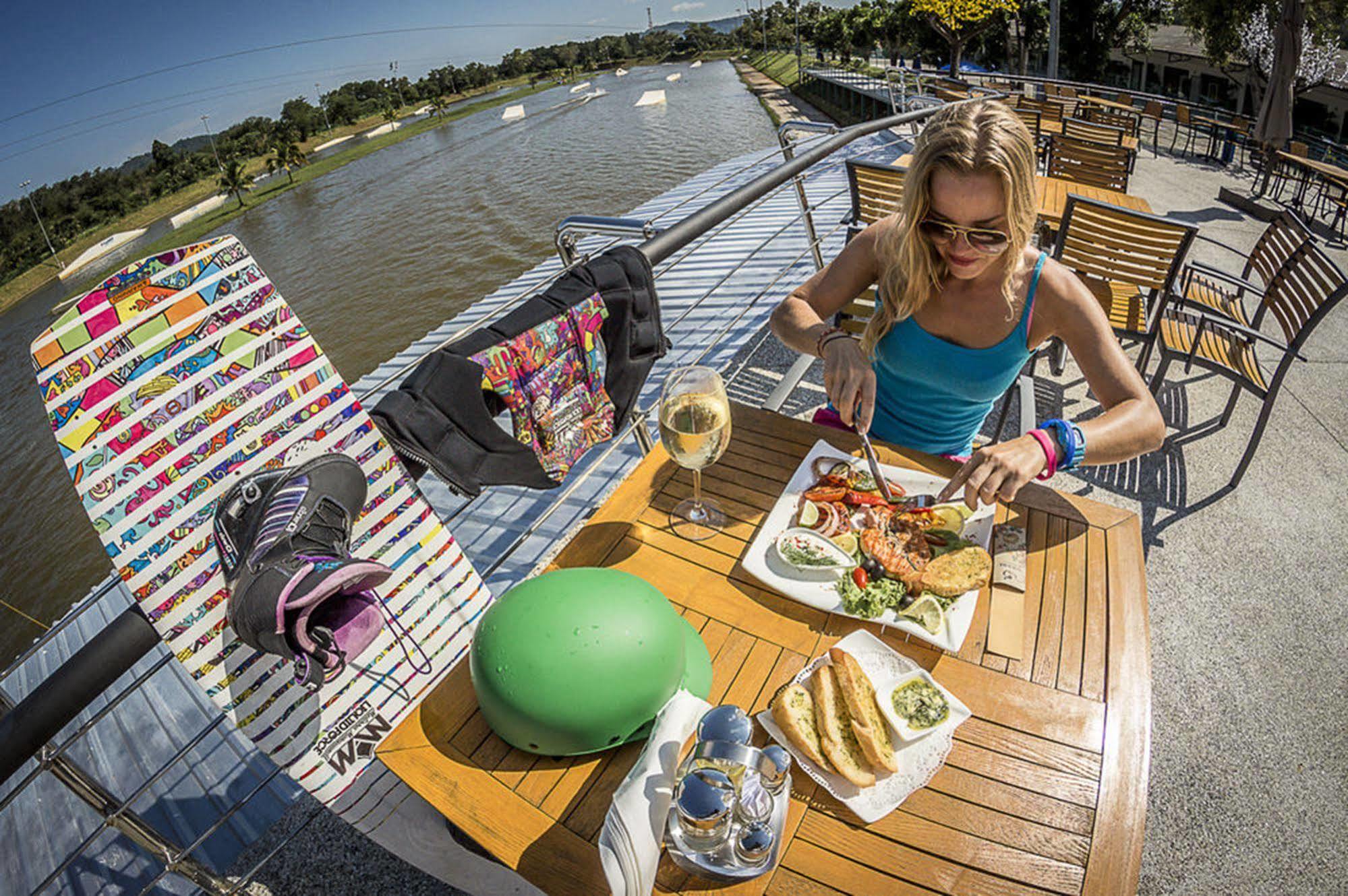 ホテル Phuket Wake Park カトゥー エクステリア 写真